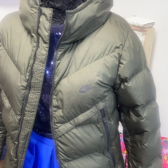 NIKE OLIVE 🫒 GREEN PUFFER